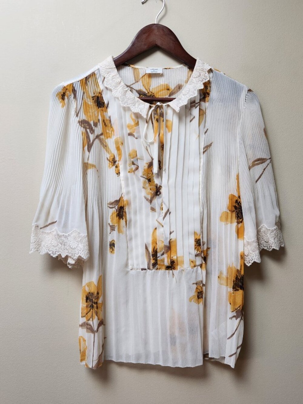 Aritzia Wilfred Pleated Lace Floral Blouse / M